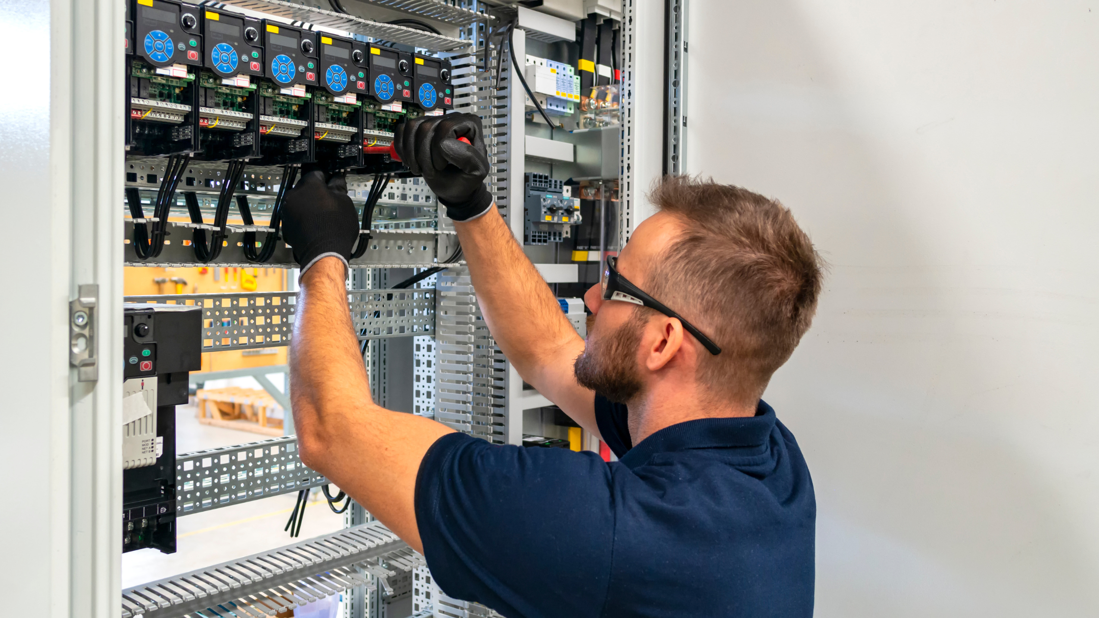 Mobile Technology in Field Service Management: Empowering Engineers